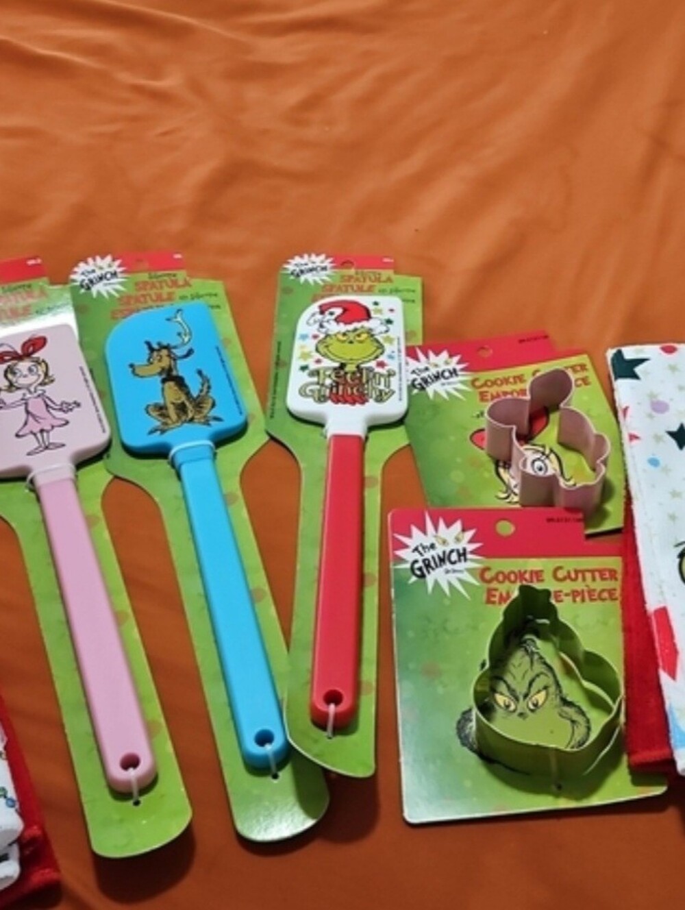 11 Piece The Grinch Holiday Set - Pink, Blue, Red